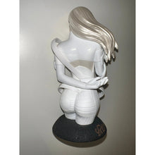 Load image into Gallery viewer, Reina Koyano - Sole Fatale &quot;White&quot; OW-Girl Figure SIGNED Figure and Box