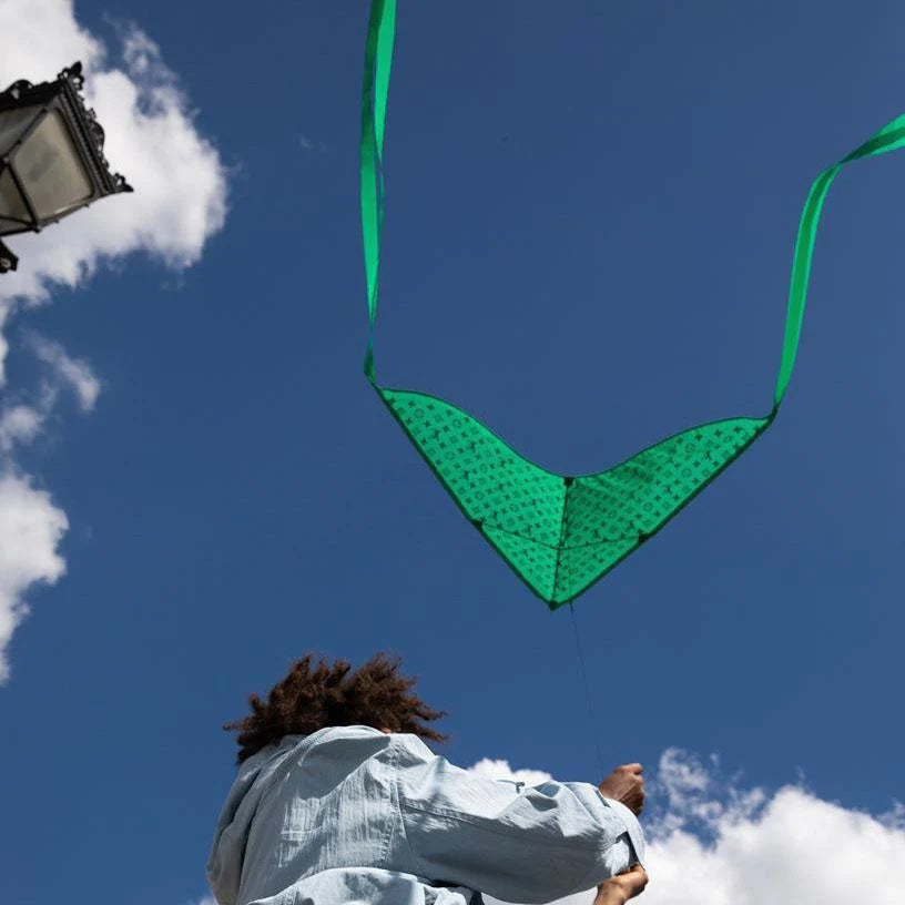 Virgil Abloh Louis Vuitton Fashion Show Invitation - Monogram Kite –  MODCLAIR