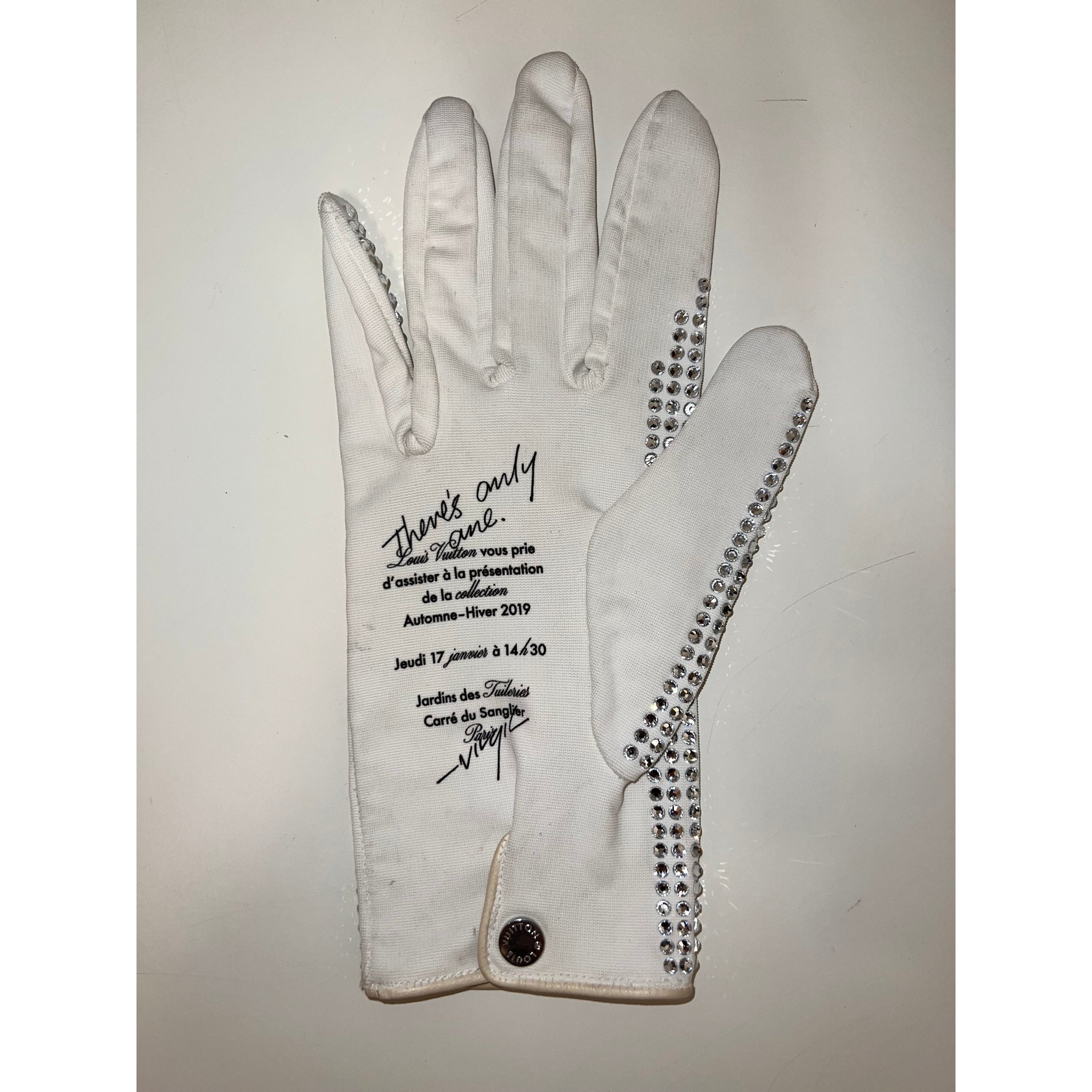 Louis Vuitton Sends MJ-Inspired Gloves as Invitations to Show, MJJCommunity